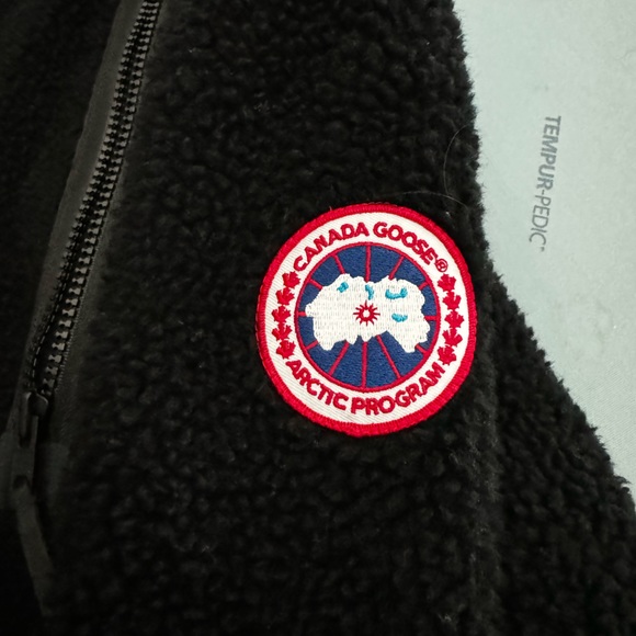 Canada Goose Size M (Authentic) New with Tags - Picture 2 of 6